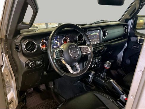 Used 2019 Jeep Wrangler Unlimited Sahara AWD/4WD image 16
