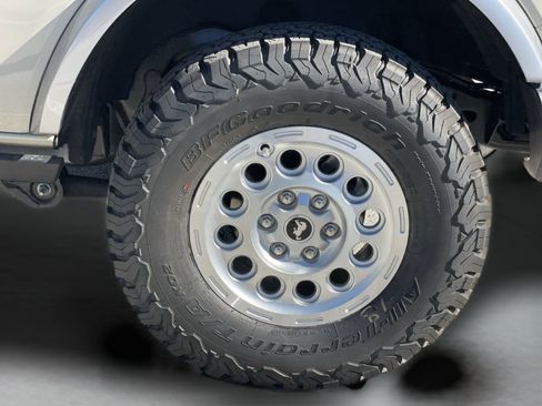 New 2025 Ford Bronco Badlands image 35