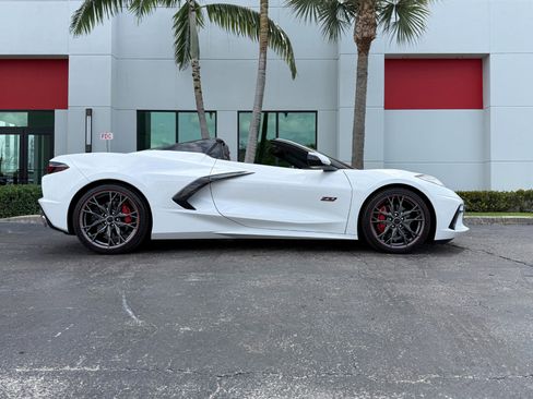 Used 2023 Chevrolet Corvette Stingray Premium Conv image 2