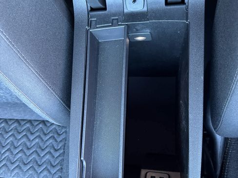 Used 2024 Chevrolet Equinox LT FWD image 20