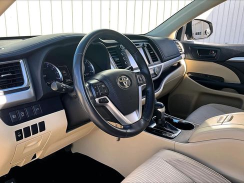 Used 2018 Toyota Highlander Plus image 15