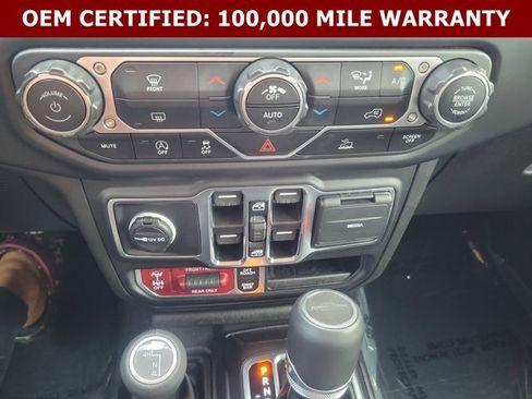 Used 2023 Jeep Gladiator Rubicon AWD/4WD image 33