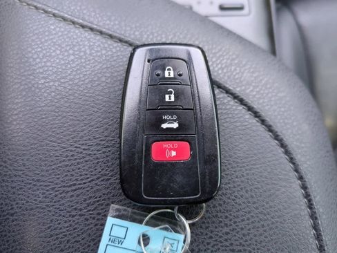 Used 2022 Toyota Camry XLE FWD image 26