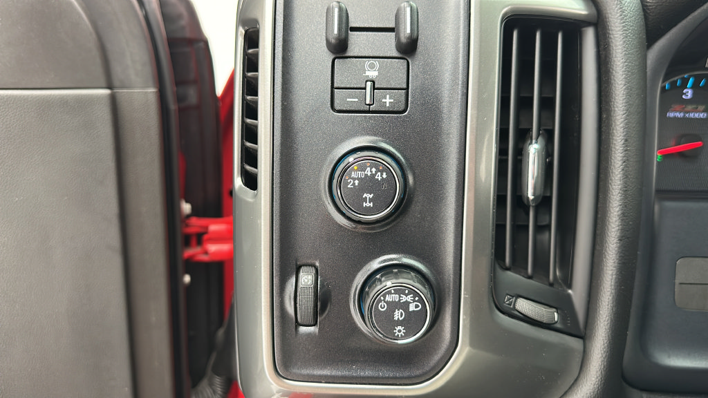 Used 2018 Chevrolet Silverado 1500 LT w/ All Star Edition AWD/4WD image 22