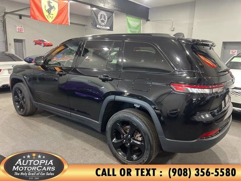 Used 2023 Jeep Grand Cherokee Altitude image 3