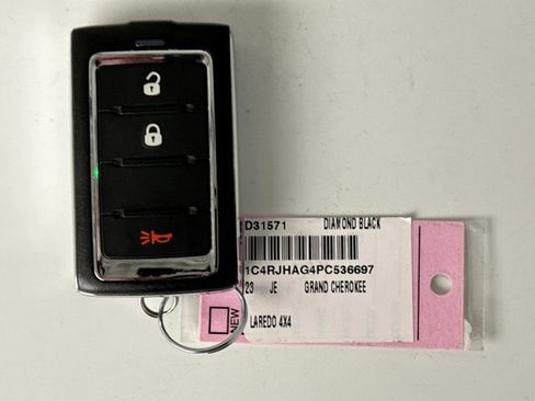 Used 2023 Jeep Grand Cherokee Laredo image 19