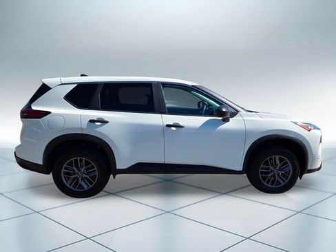 Used 2024 Nissan Rogue S FWD image 4