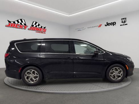 Used 2024 Chrysler Pacifica Limited w/ Trailer Tow Group image 10