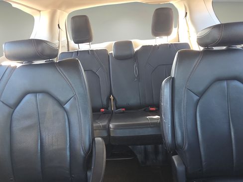 Used 2020 Chrysler Pacifica Touring-L Plus FWD image 35