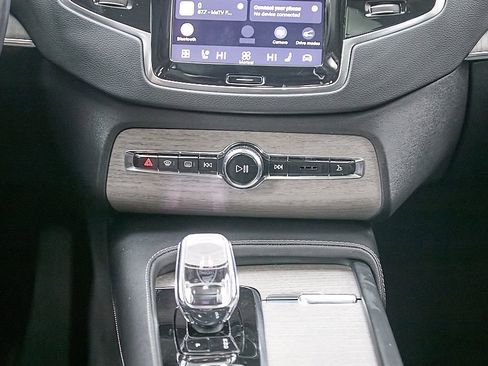 Certified 2023 Volvo XC90 T8 Ultimate image 33