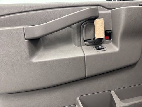 New 2026 Chevrolet Express 3500 Work Van w/ Driver Convenience Package image 9