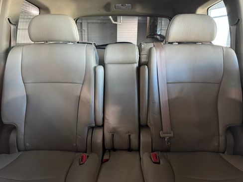 Used 2011 Toyota Highlander Limited w/ Tow Pkg AWD/4WD image 20