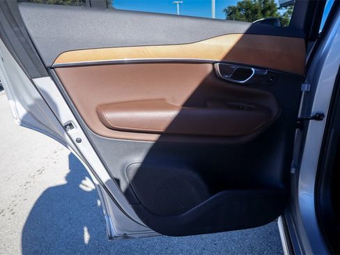 Used 2022 Volvo XC90 T6 Momentum w/ Advanced Package image 27