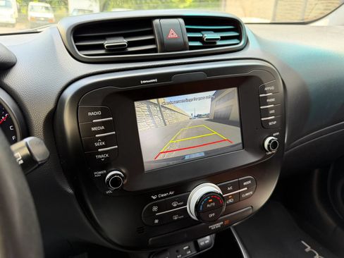Used 2018 Kia Soul + FWD image 38