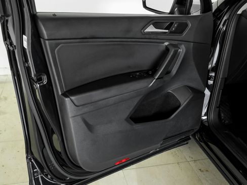 Used 2019 Volkswagen Tiguan SE AWD/4WD image 36