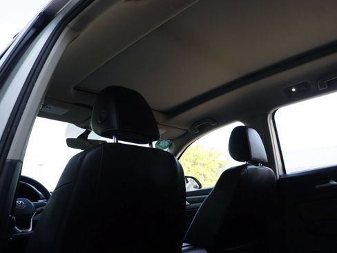 Used 2021 Volkswagen Atlas SE w/ Panoramic Sunroof Package FWD image 26