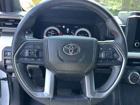 Used 2024 Toyota Tacoma TRD Off-Road image 17
