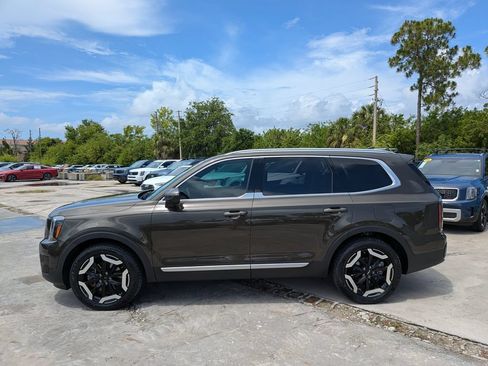 Used 2024 Kia Telluride EX FWD image 5
