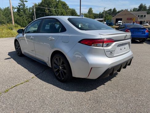 Used 2024 Toyota Corolla SE FWD image 3