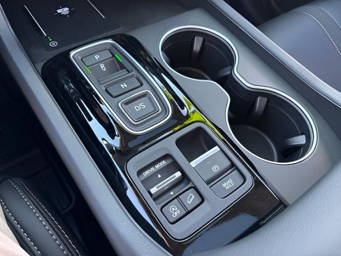 New 2025 Honda Pilot Touring image 18