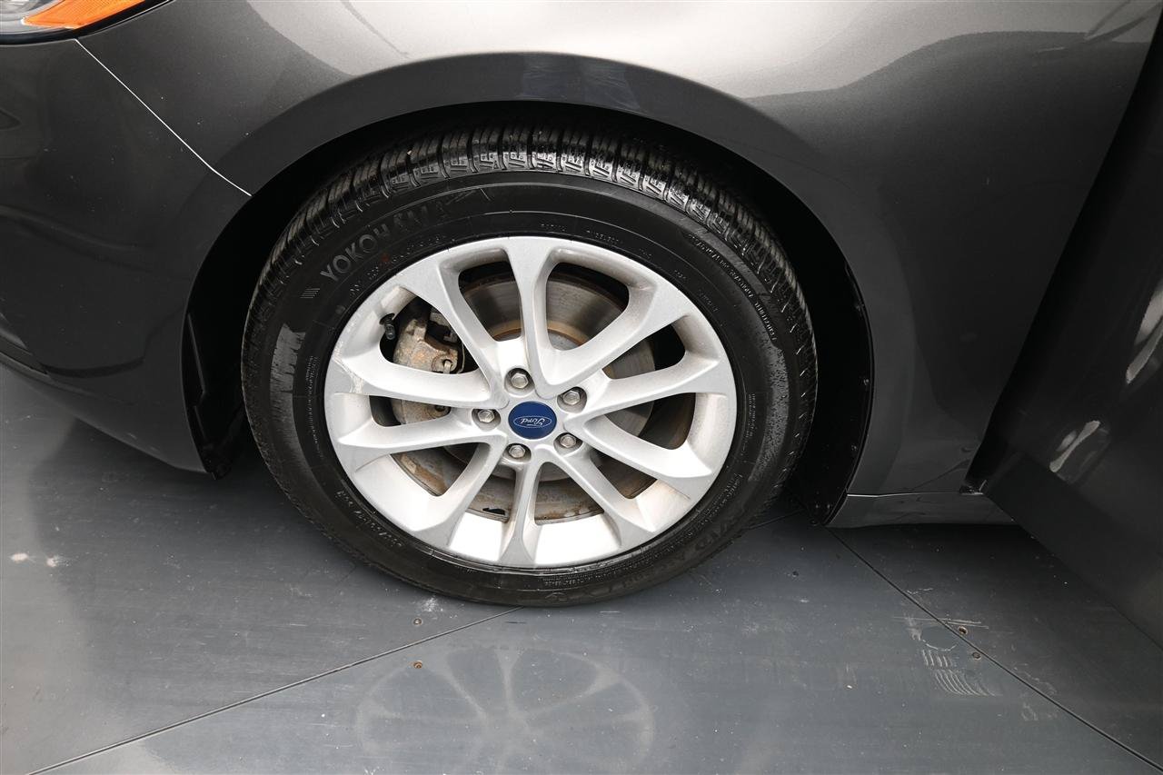Used 2019 Ford Fusion SE FWD image 16