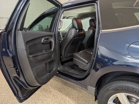 Used 2012 Chevrolet Traverse LT image 12
