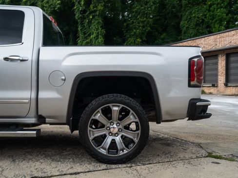 Used 2017 GMC Sierra 1500 SLT w/ Enhanced Driver Alert Package AWD/4WD image 5