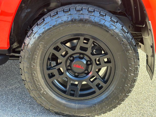 Certified 2024 Toyota 4Runner TRD Off-Road Premium w/ Moonroof Package AWD/4WD image 39