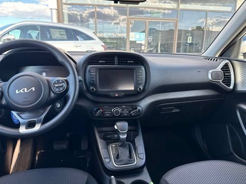 Certified 2023 Kia Soul LX w/ LX Technology Package FWD image 9