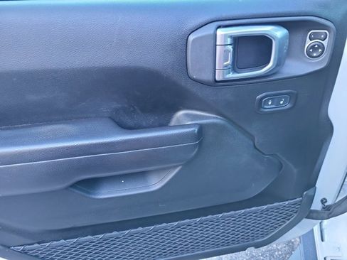 Certified 2020 Jeep Wrangler Sport image 26