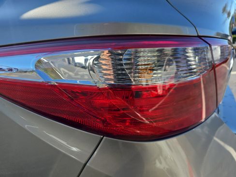 Used 2015 Toyota Camry XLE image 37