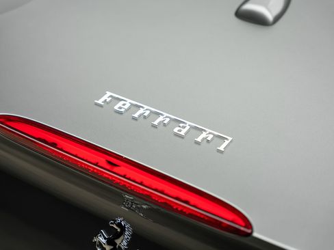 Used 2019 Ferrari Portofino RWD image 22