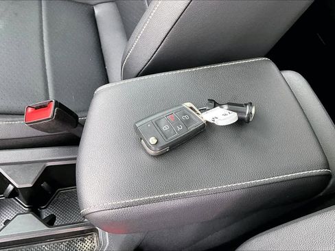 Used 2021 Volkswagen Tiguan SE w/ Panoramic Sunroof Package image 14