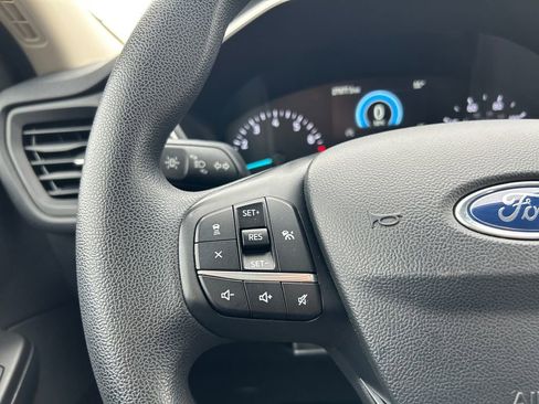 Used 2020 Ford Escape SE image 17