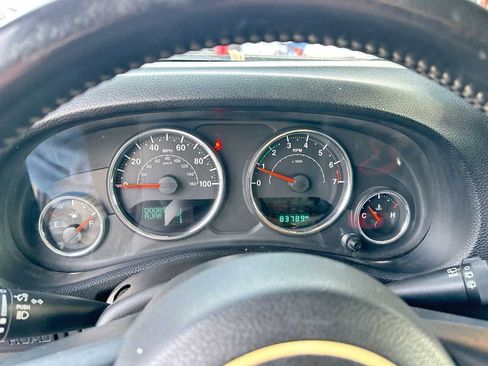 Used 2016 Jeep Wrangler Unlimited Rubicon w/ Connectivity Group image 19