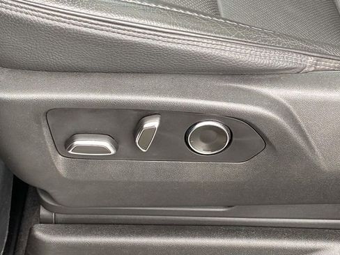 Used 2021 GMC Yukon XL Denali w/ Denali Premium Package image 18