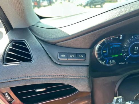 Used 2018 Cadillac Escalade Luxury image 14
