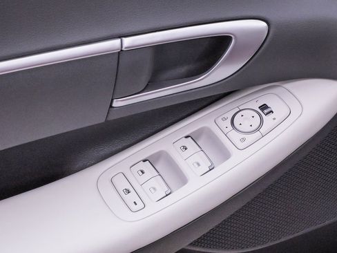 Used 2025 Hyundai Sonata SE image 30