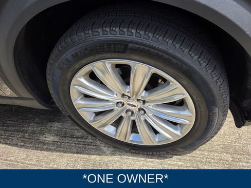 Used 2024 Ford Explorer Limited w/ Limited Technology Package RWD image 3