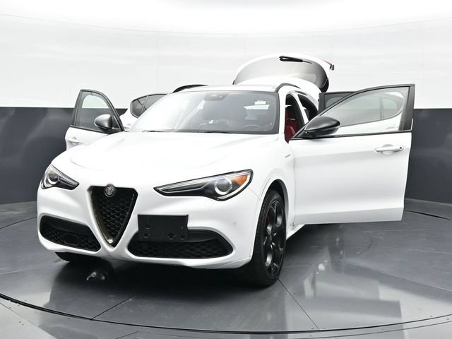Used 2022 Alfa Romeo Stelvio Veloce AWD/4WD image 53