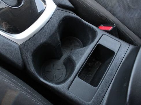 Used 2015 Nissan Rogue SV FWD image 18