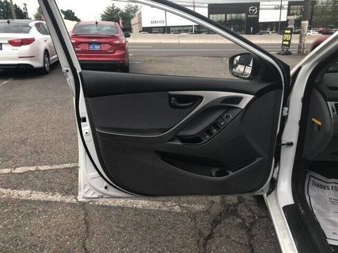 Used 2014 Hyundai Elantra SE image 17