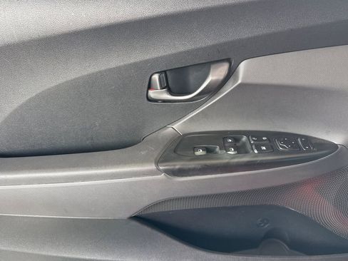 Used 2019 Hyundai Veloster 2.0 FWD image 17
