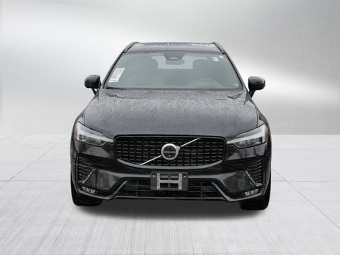 Used 2022 Volvo XC60 B6 R-Design w/ Advanced Package image 2