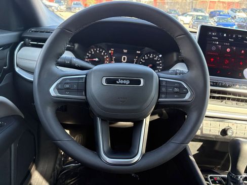 Used 2025 Jeep Compass Limited image 29