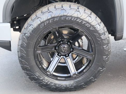 Certified 2025 GMC Sierra 1500 AT4 w/ AT4 Premium Package AWD/4WD image 34