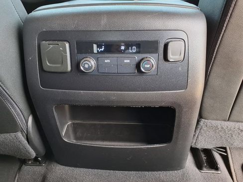 Used 2020 Chevrolet Tahoe LT w/ Off-Road Package AWD/4WD image 21