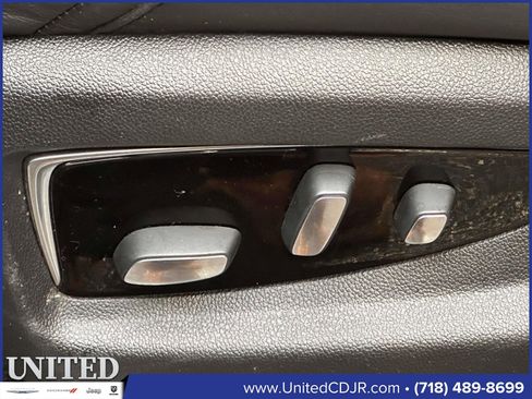 Used 2019 Cadillac Escalade ESV Luxury image 16