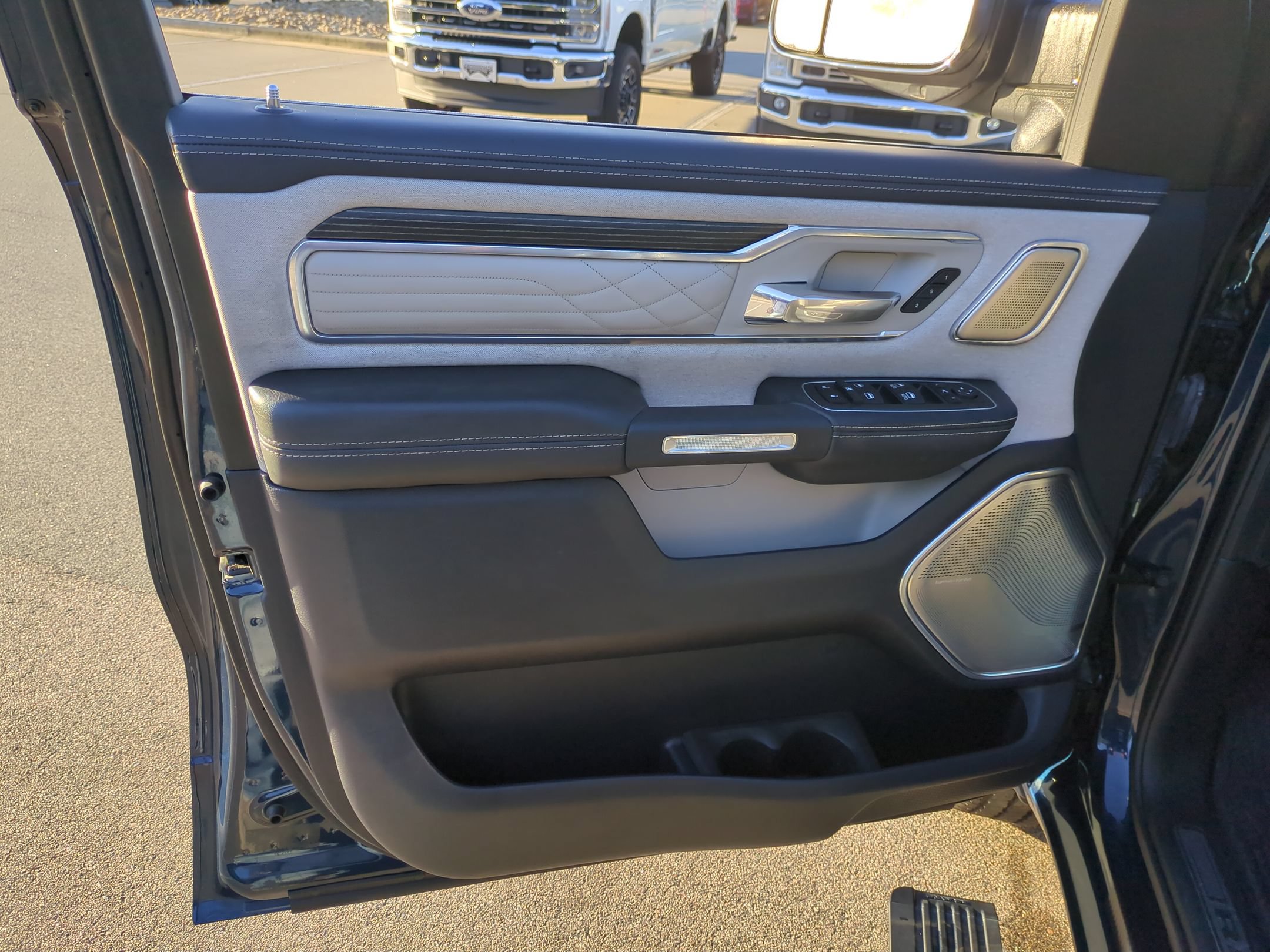 Used 2022 RAM 1500 Limited AWD/4WD image 13