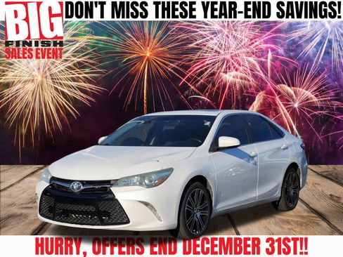 Used 2016 Toyota Camry SE image 2